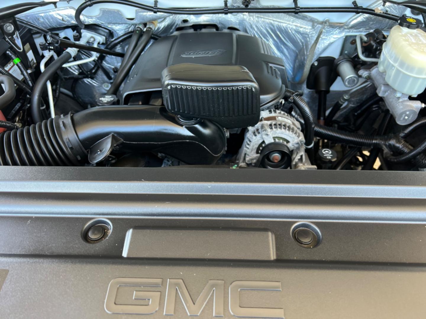 2017 White /Gray GMC Sierra 2500HD (1GT11REG3HF) with an 6.0L V8 Gas engine, 6-Speed Automatic transmission, located at 4520 Airline Hwy, Baton Rouge, LA, 70805, (225) 357-1497, 30.509325, -91.145432 - 2017 GMC Sierra 2500HD Crew Cab 6.0 V8 Gas, 8Ft Bed, 193K Miles, Power Windows, Locks & Mirrors, Cold A/C, Tow Pkg. NO IN HOUSE FINANCING. FOR INFO PLEASE CONTACT JEFF AT 225 357-1497 CHECK OUT OUR A+ RATING WITH THE BETTER BUSINESS BUREAU WE HAVE BEEN A FAMILY OWNED AND OPERATED BUSINESS AT THE S - Photo#9